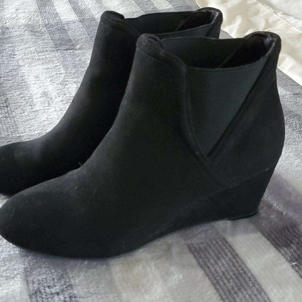Boots - Picture 2 of 4